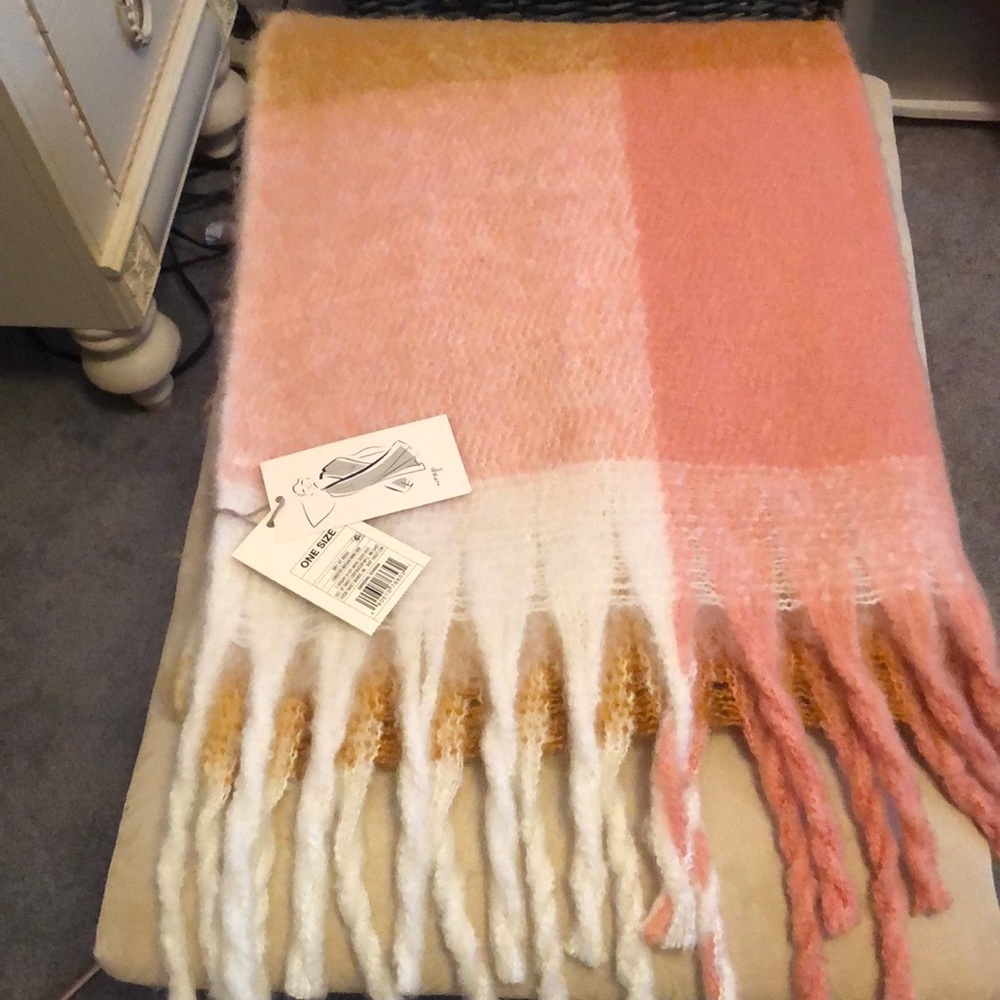 NWT Scarf